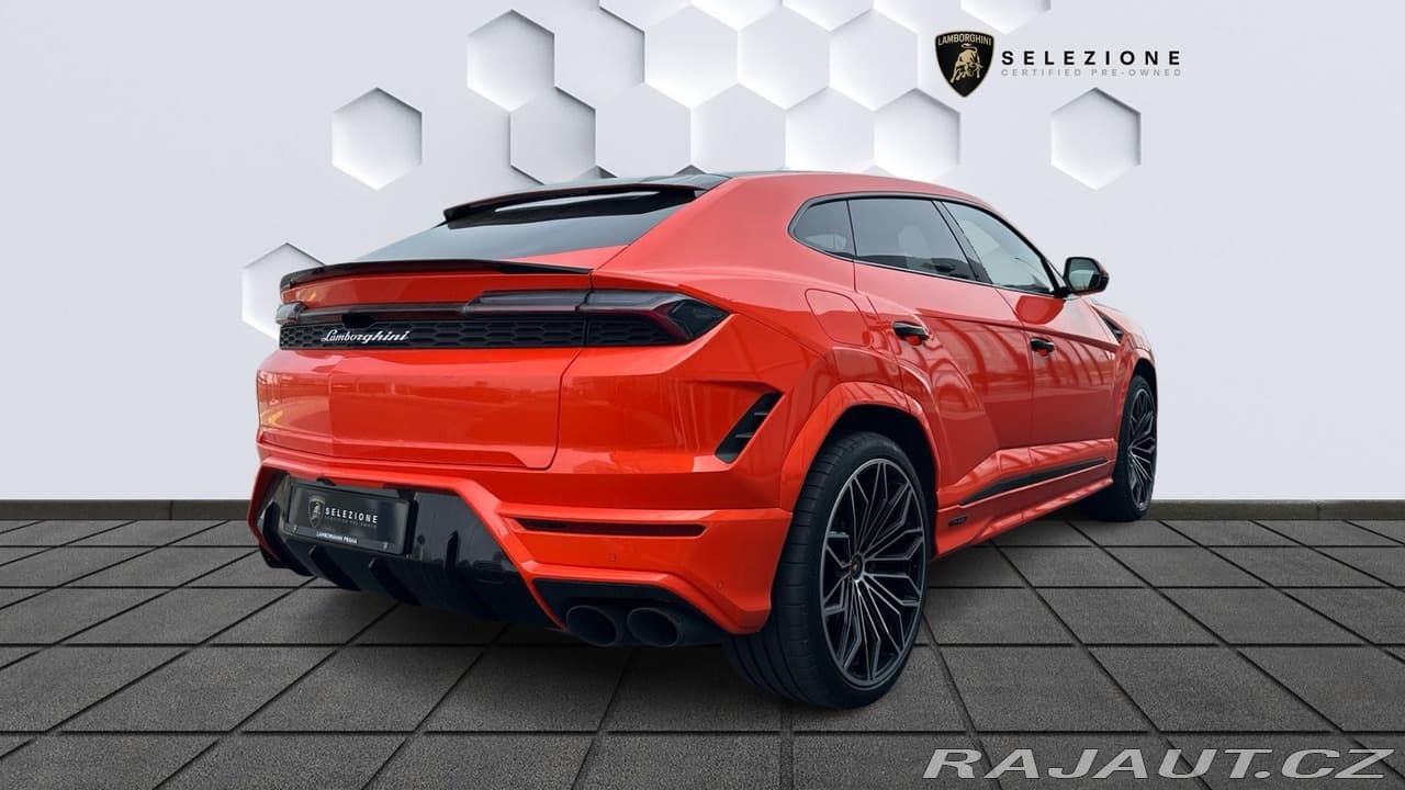 2025 Lamborghini URUS - 3