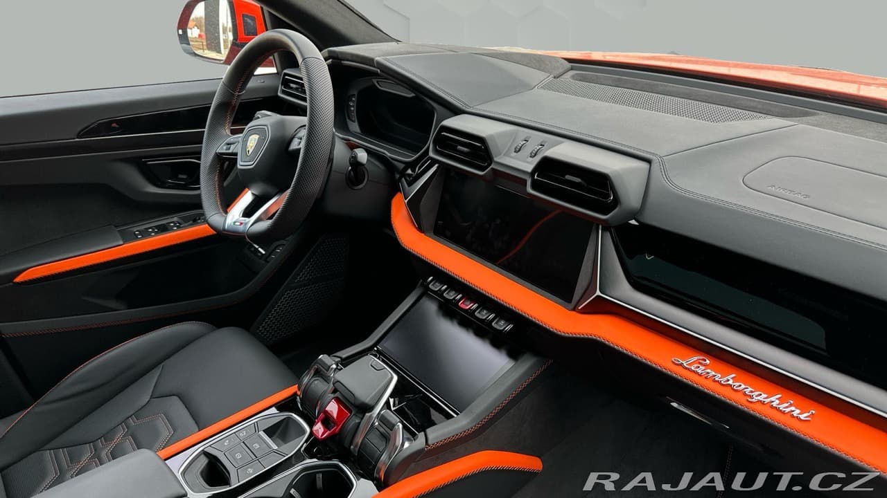 2025 Lamborghini URUS - 9