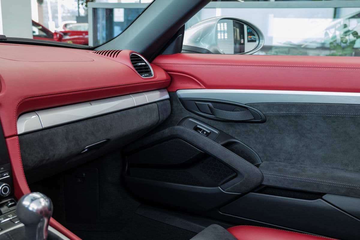 2020 Porsche 718 - 13