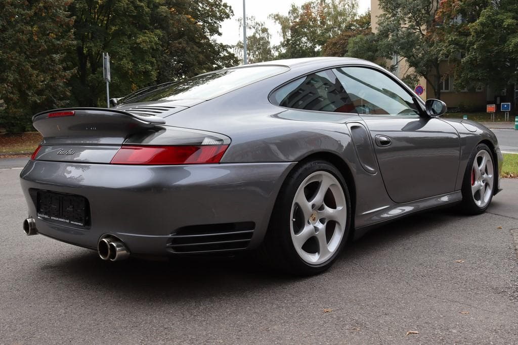 2001 Porsche 911 - 12