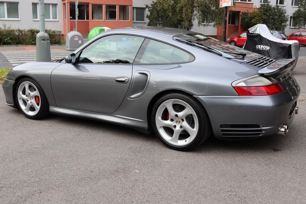 2001 Porsche 911 - 17