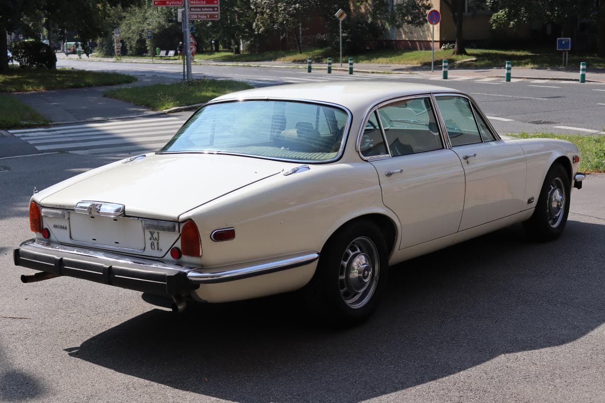 1975 Jaguar XJ - 10
