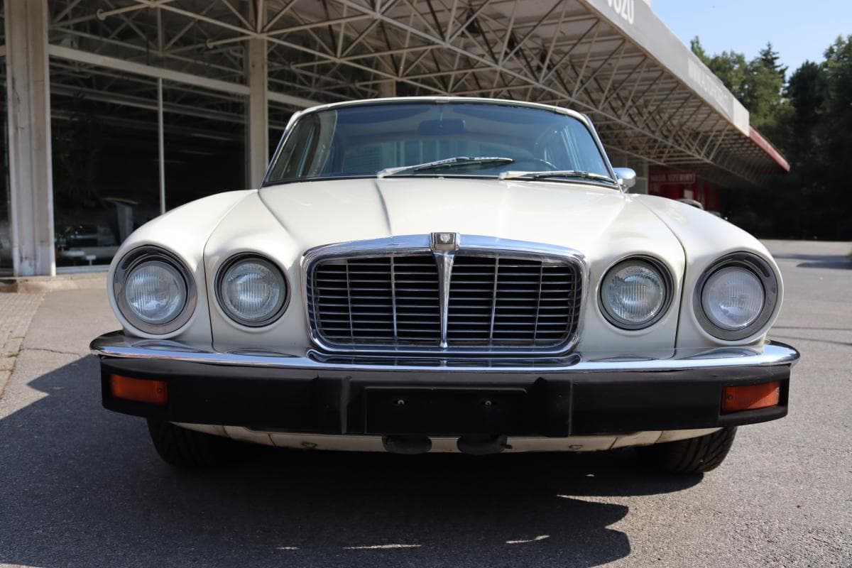 1975 Jaguar XJ - 3