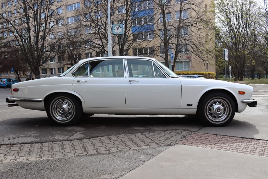 1974 Jaguar XJ - 10