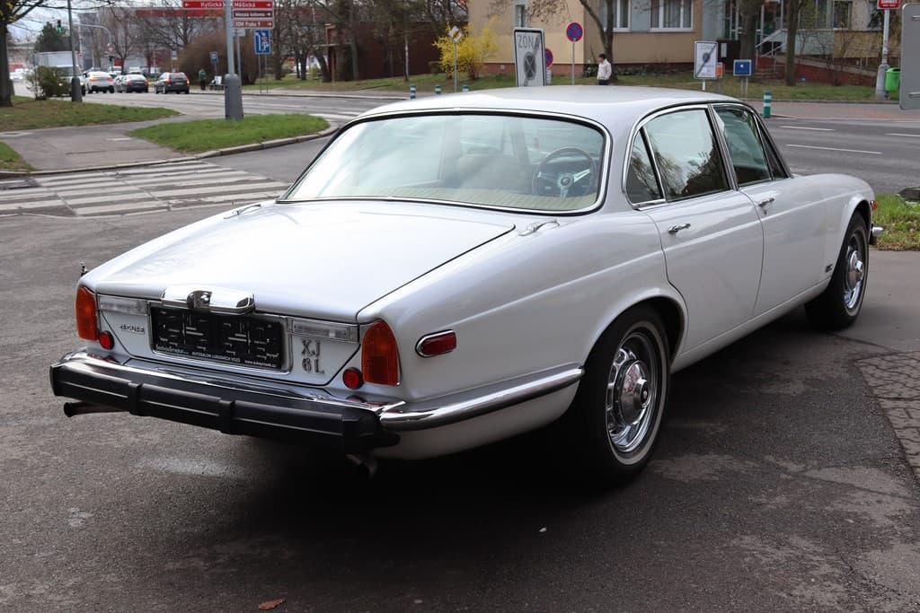 1974 Jaguar XJ - 12