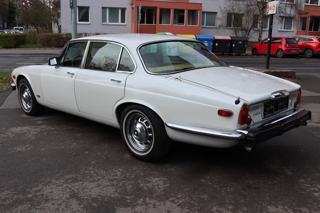 1974 Jaguar XJ - 16