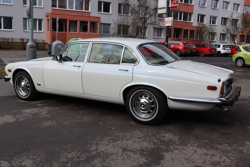 1974 Jaguar XJ - 17