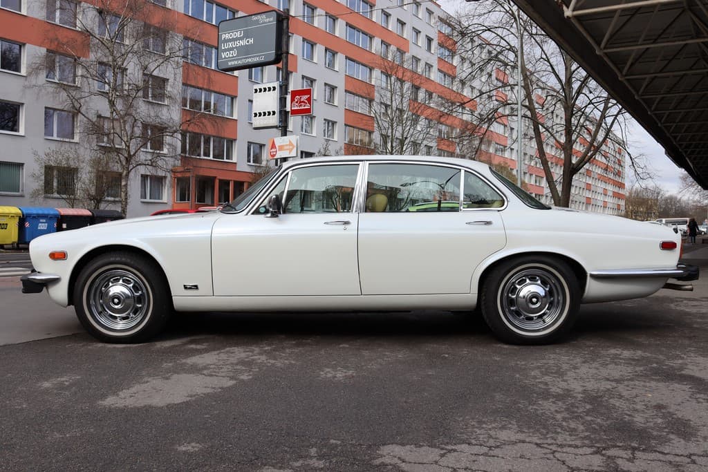 1974 Jaguar XJ - 18