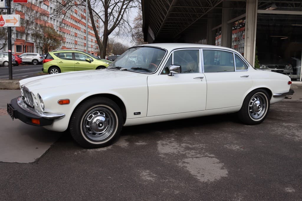 1974 Jaguar XJ - 19