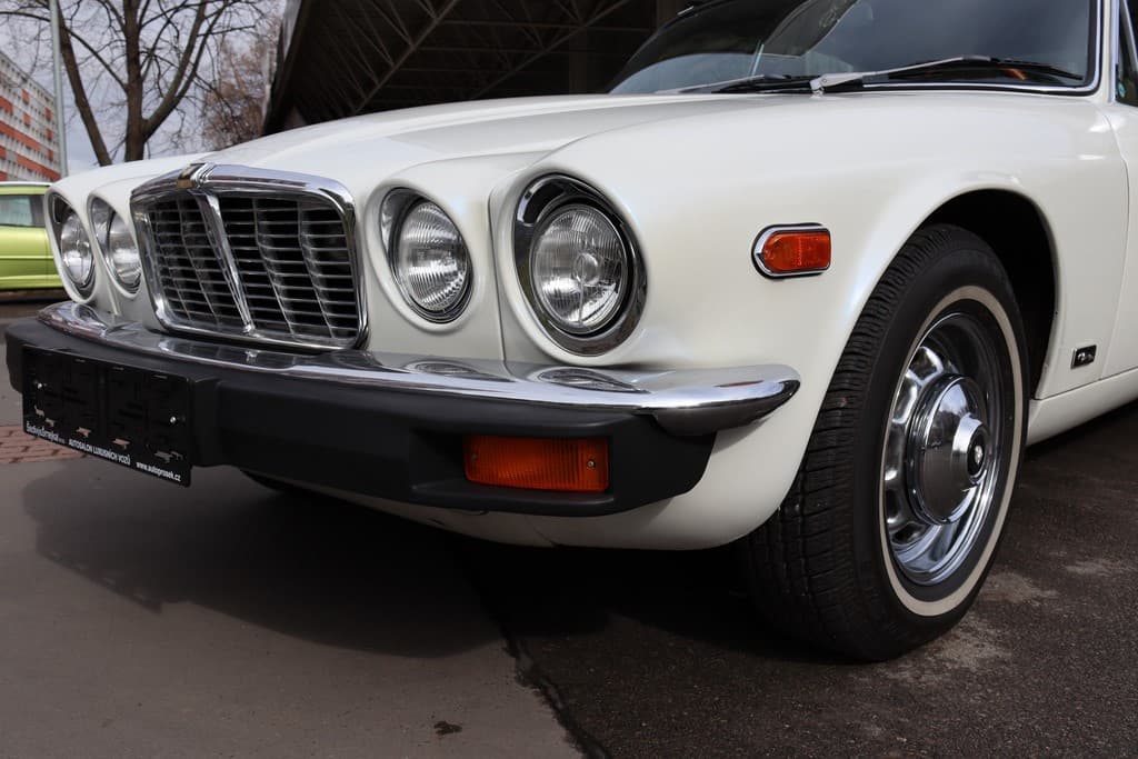 1974 Jaguar XJ - 5