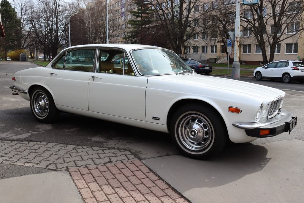 1974 Jaguar XJ - 8