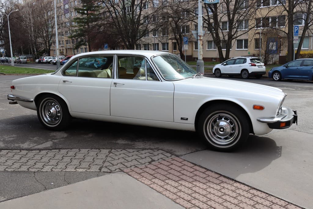 1974 Jaguar XJ - 9