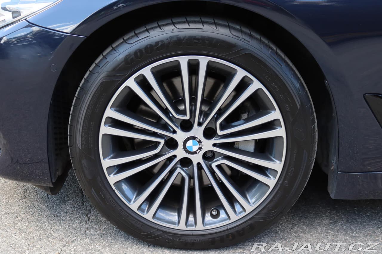 2019 BMW 5-SERIES - 18