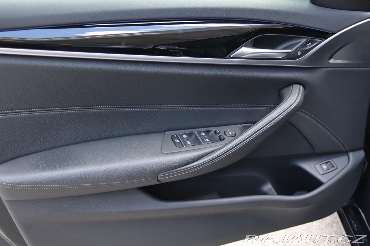 2019 BMW 5-SERIES - 19