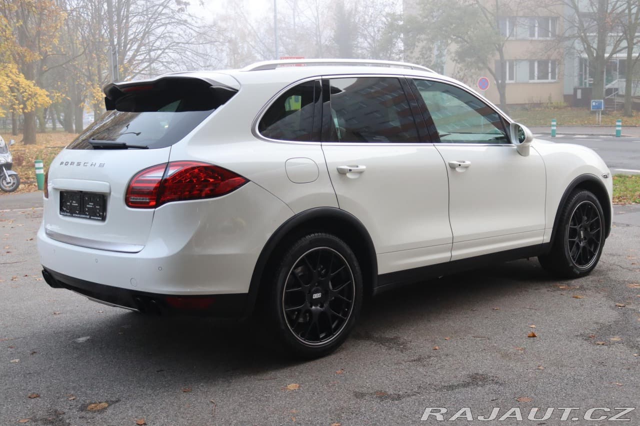 2011 Porsche CAYENNE - 10
