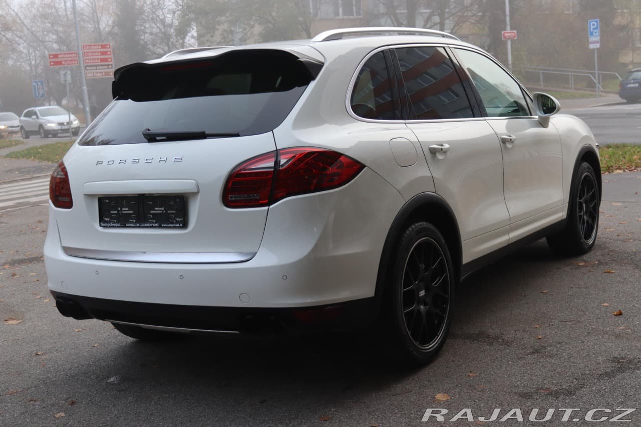 2011 Porsche CAYENNE - 11