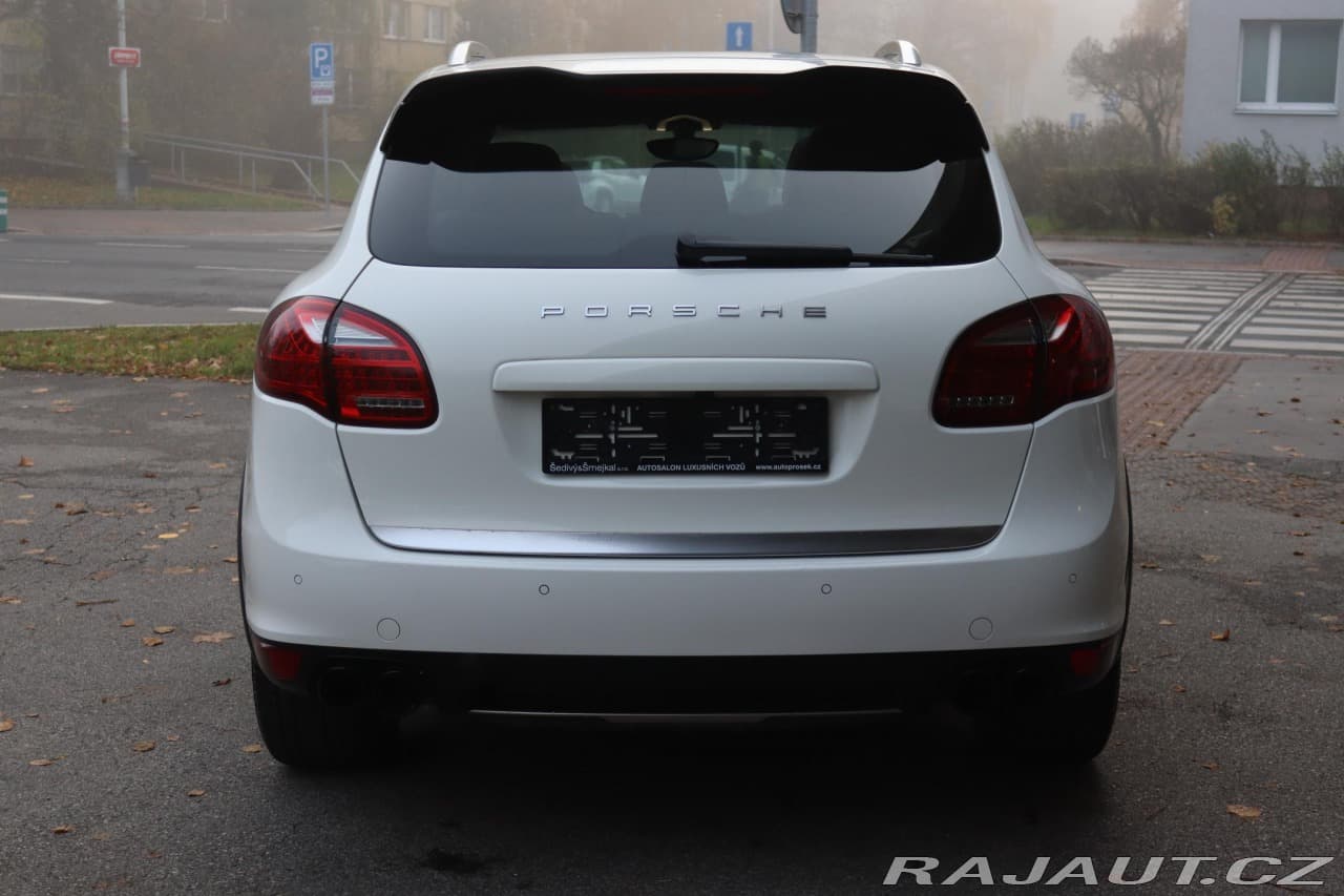 2011 Porsche CAYENNE - 12