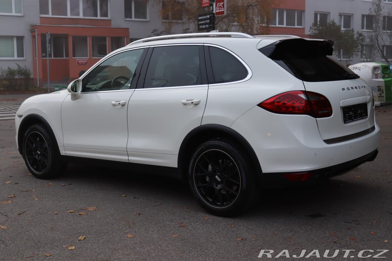 2011 Porsche CAYENNE - 14