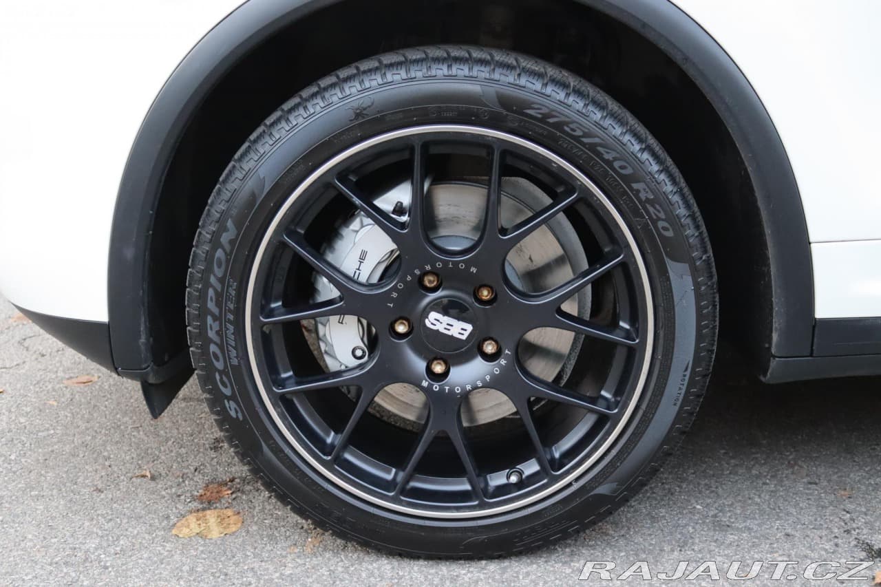 2011 Porsche CAYENNE - 18