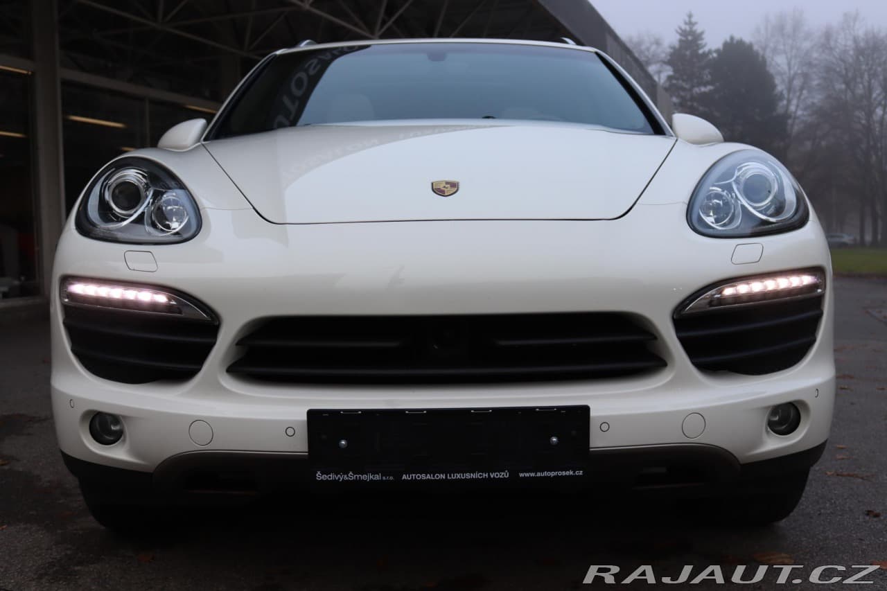 2011 Porsche CAYENNE - 3