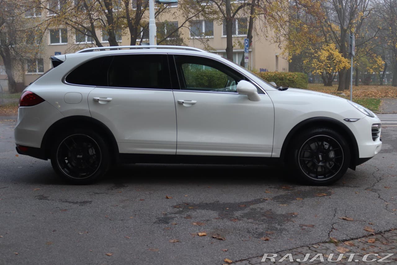 2011 Porsche CAYENNE - 9