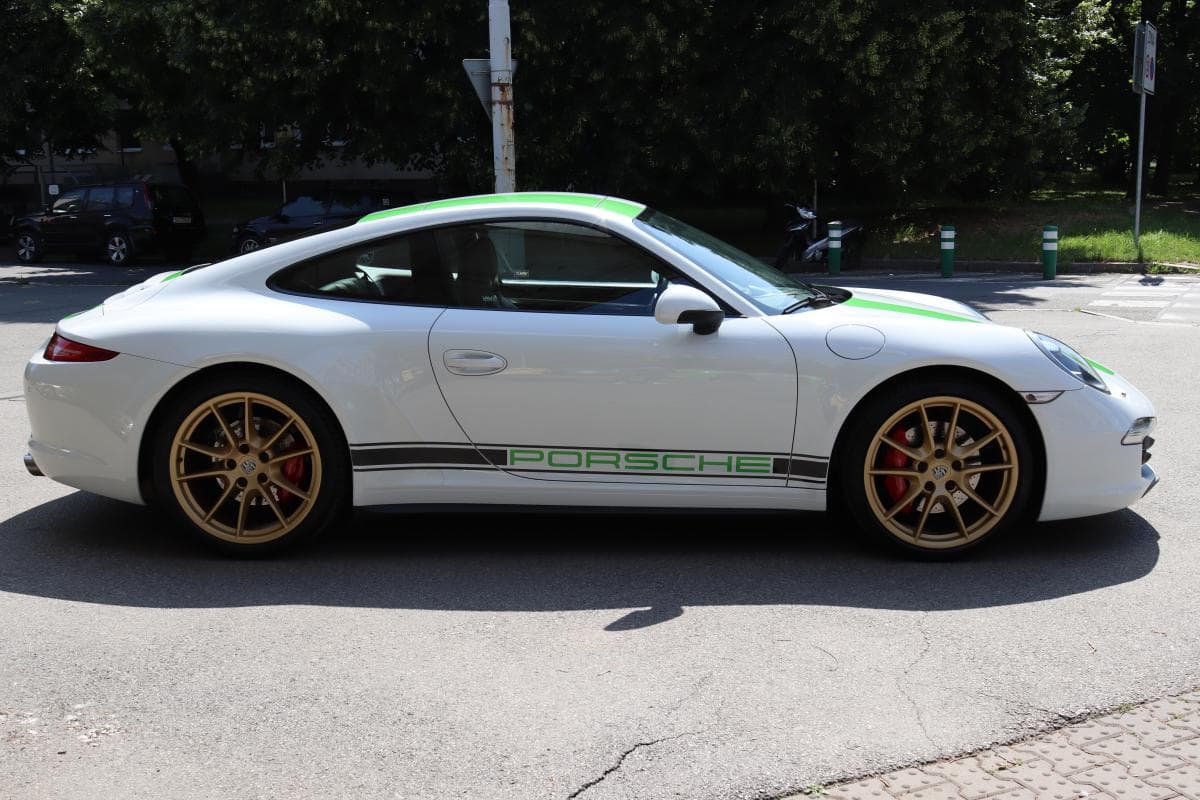 2013 Porsche 911 - 17