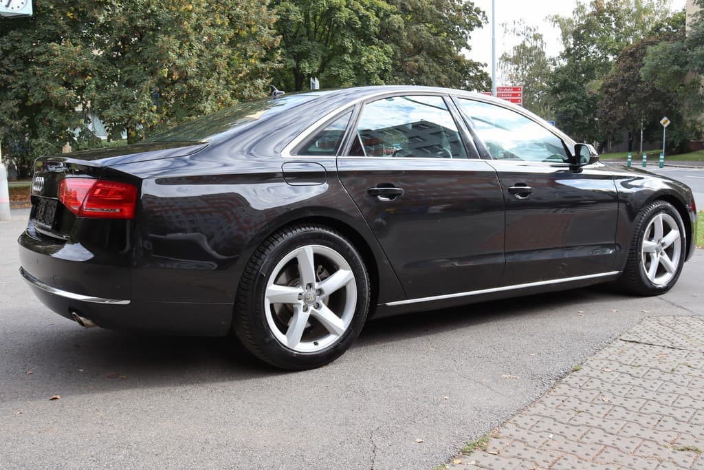 2011 Audi A8 - 10
