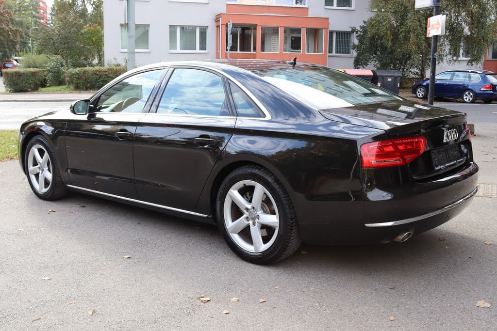 2011 Audi A8 - 14