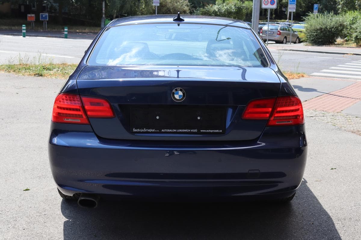 2010 BMW 3-SERIES - 12