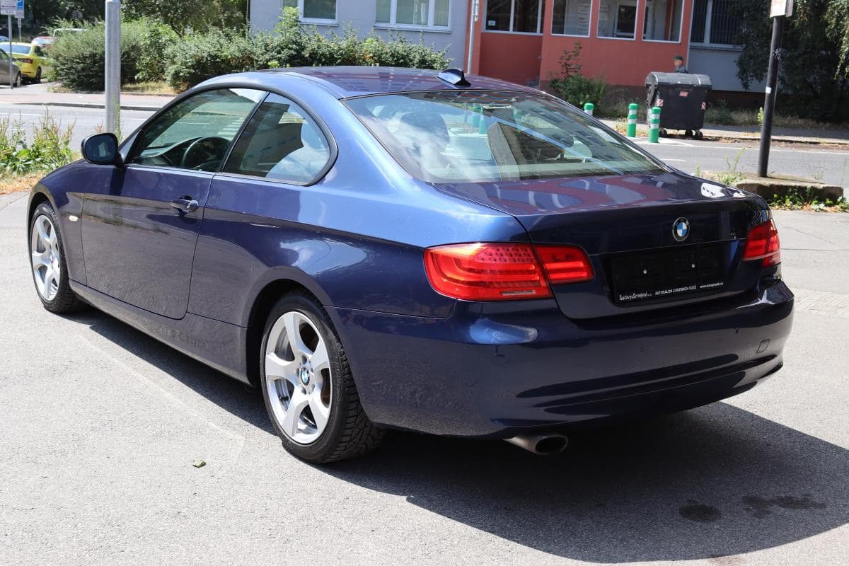 2010 BMW 3-SERIES - 13