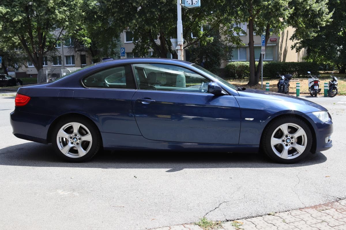 2010 BMW 3-SERIES - 9