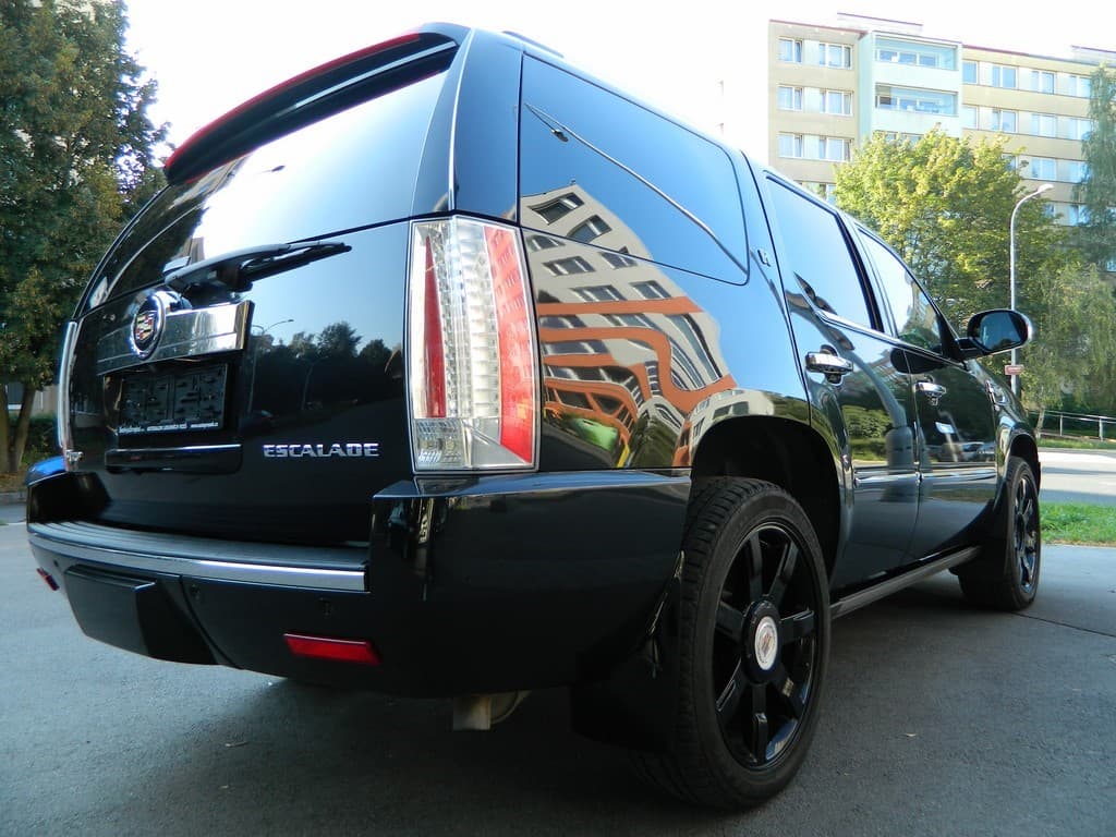 2011 Cadillac ESCALADE - 10