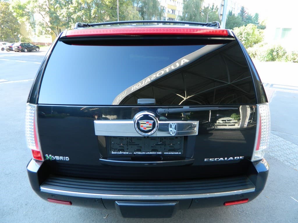 2011 Cadillac ESCALADE - 11