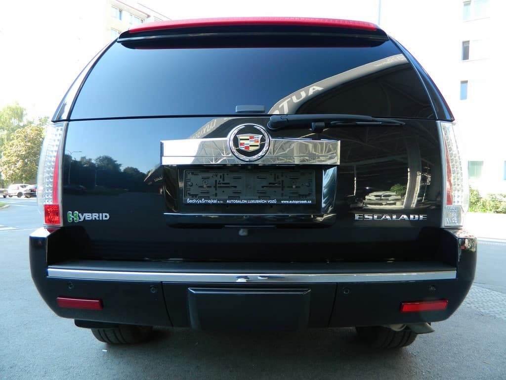 2011 Cadillac ESCALADE - 12