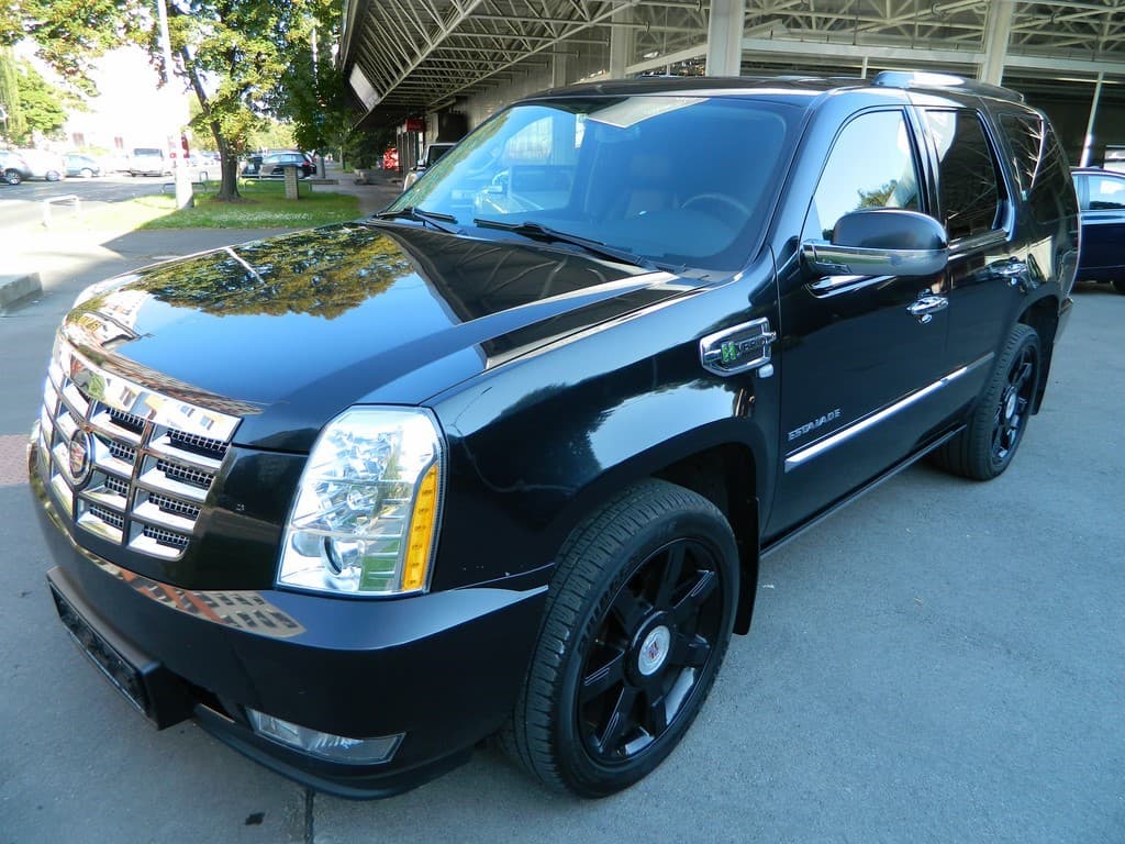 2011 Cadillac ESCALADE - 16