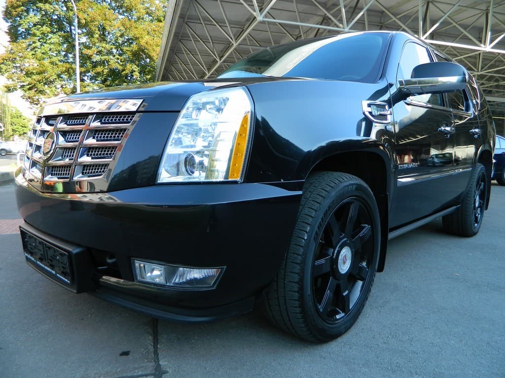 2011 Cadillac ESCALADE - 17
