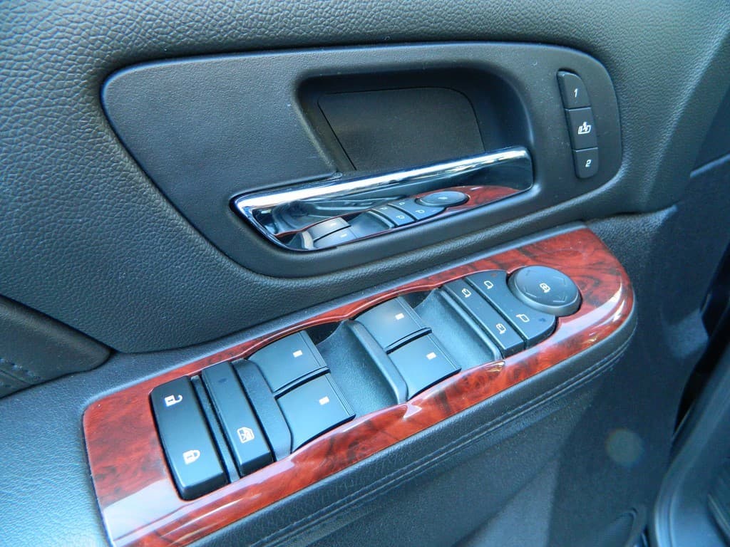 2011 Cadillac ESCALADE - 20