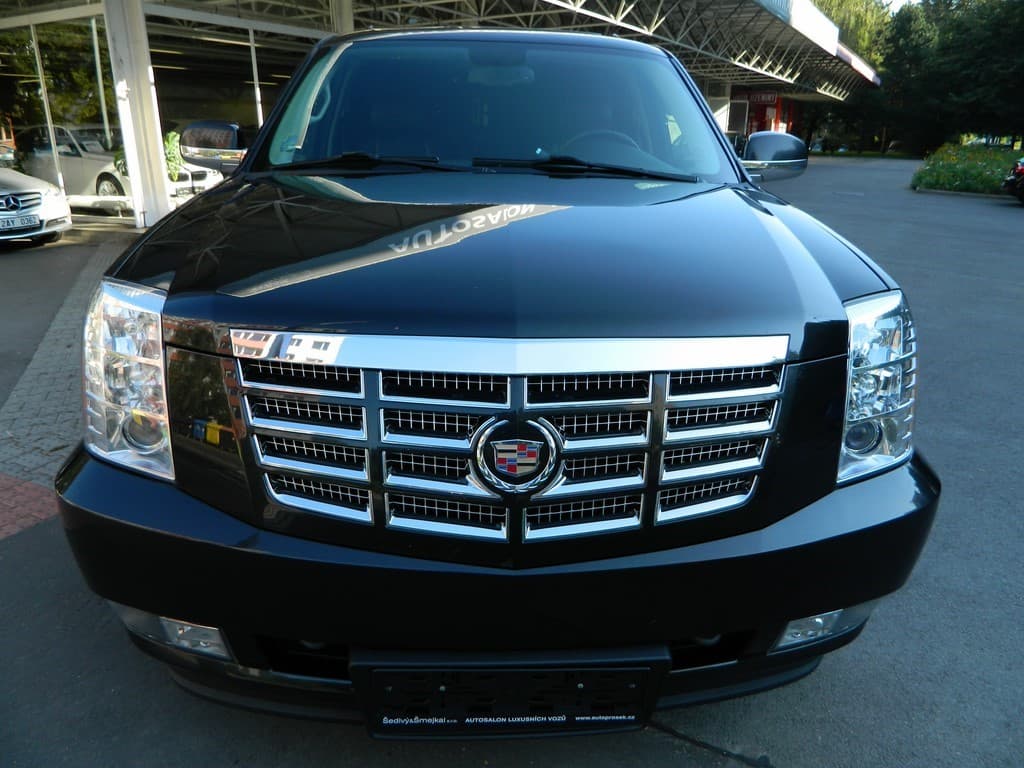 2011 Cadillac ESCALADE - 4