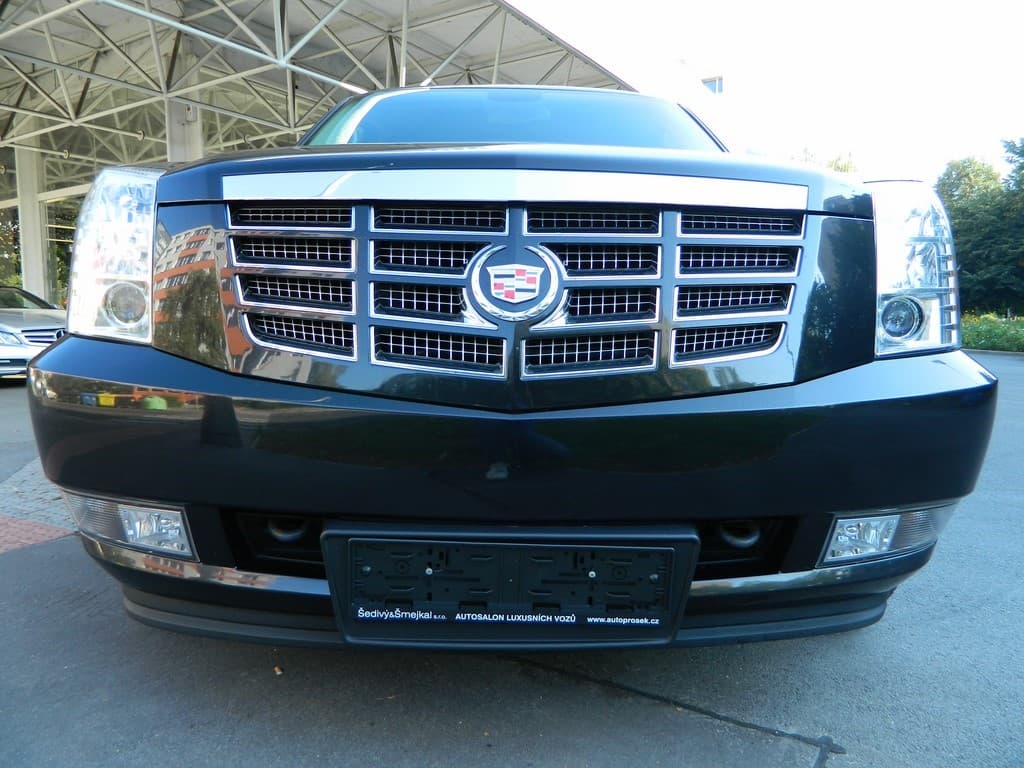 2011 Cadillac ESCALADE - 5