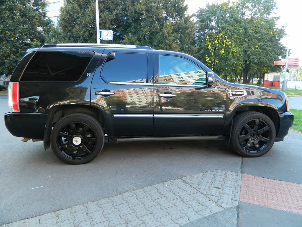 2011 Cadillac ESCALADE - 9