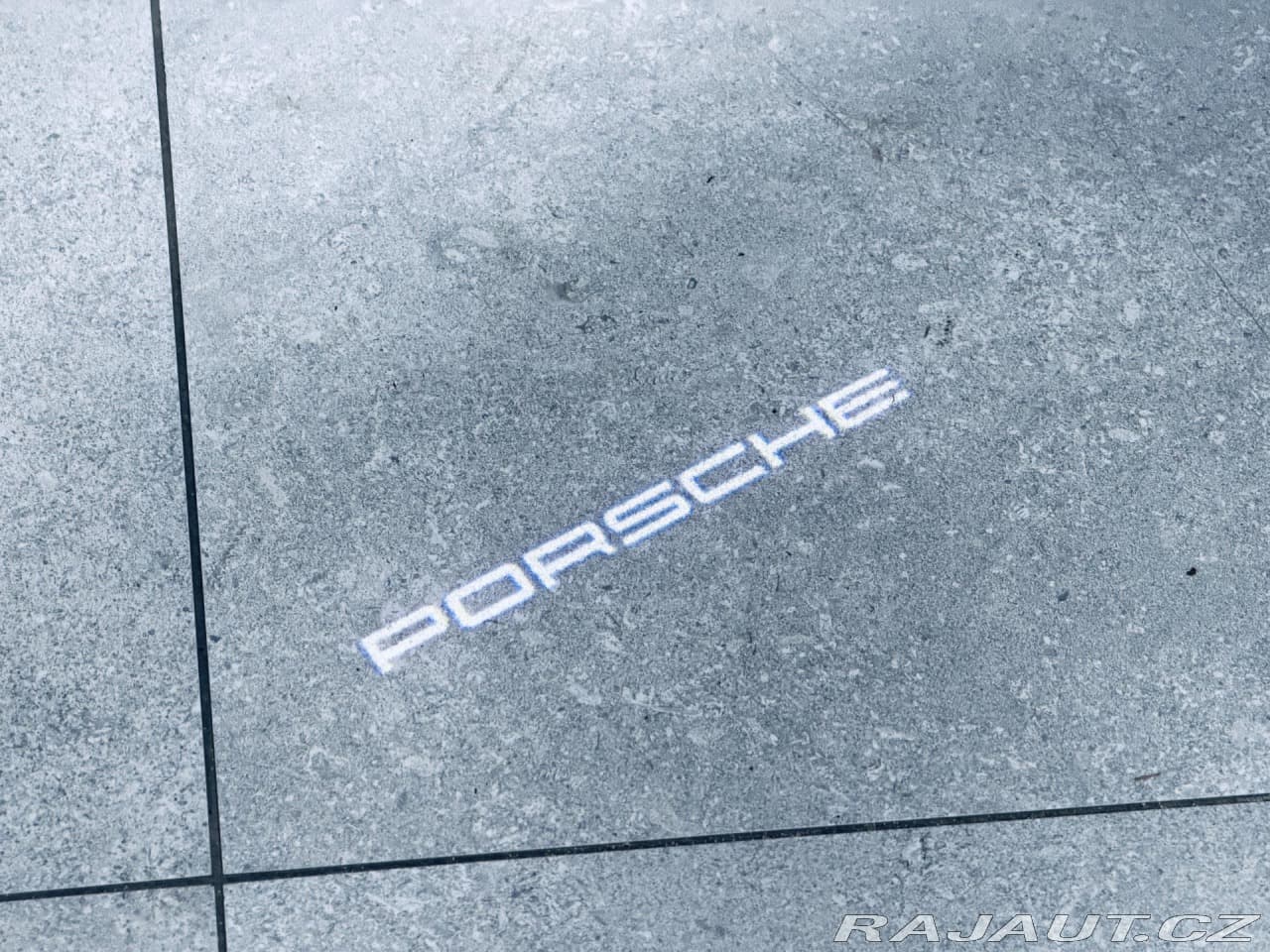 2025 Porsche 911 - 15