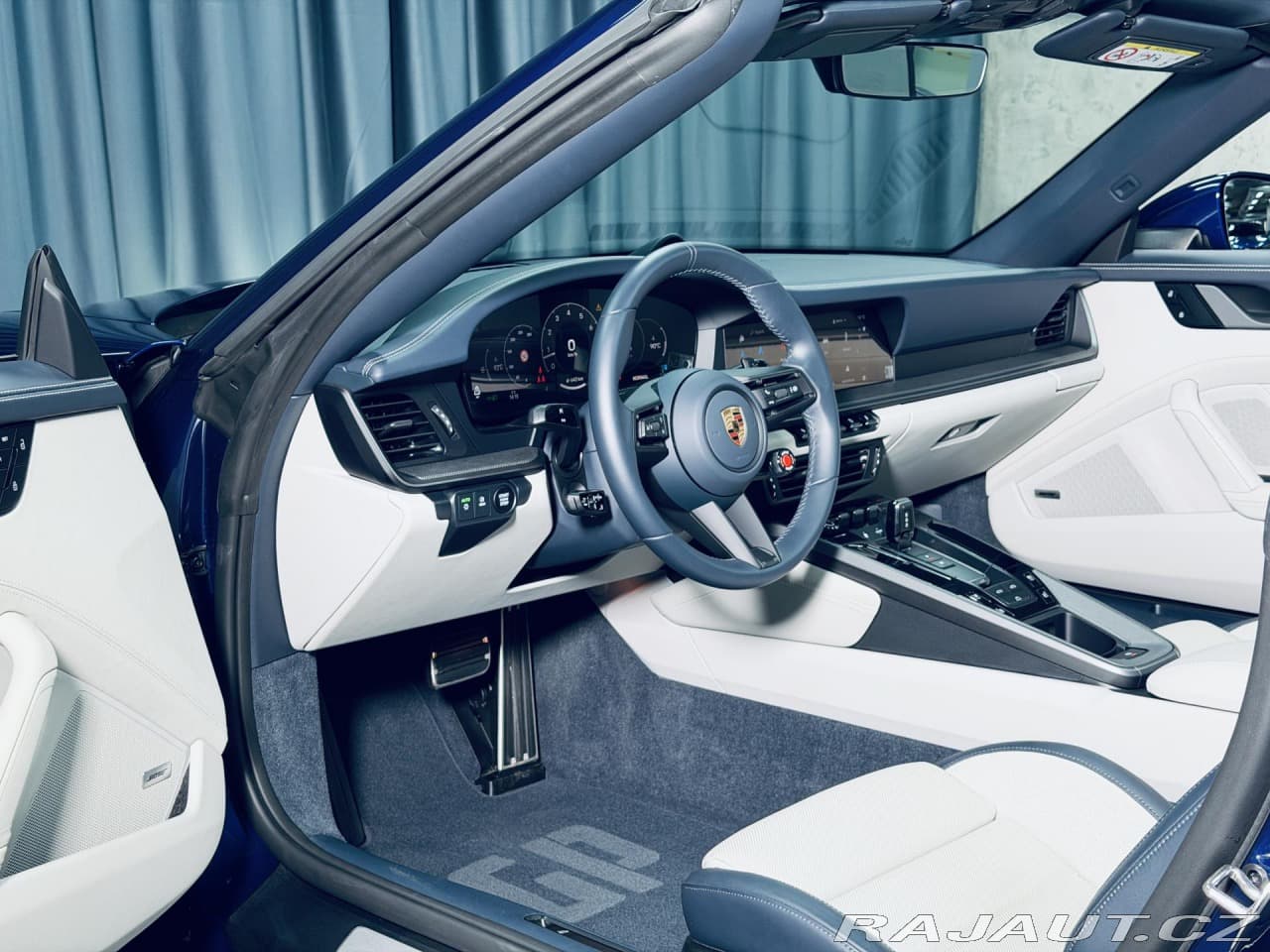 2025 Porsche 911 - 16