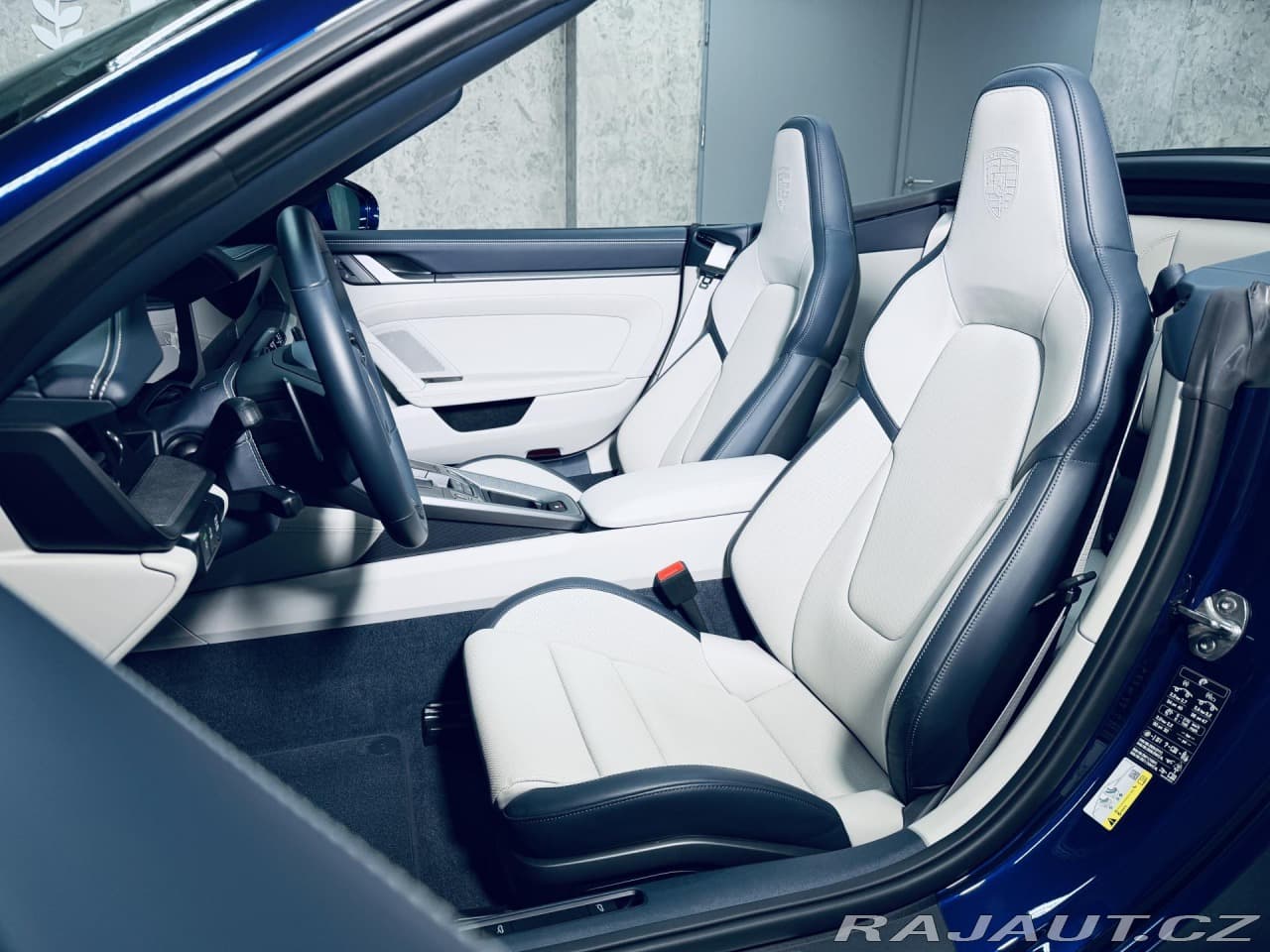 2025 Porsche 911 - 19