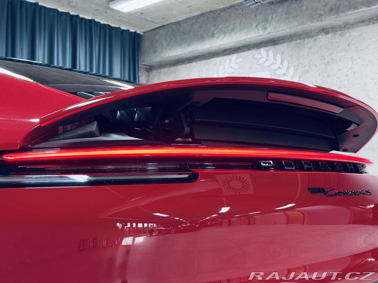 2020 Porsche 911 - 8