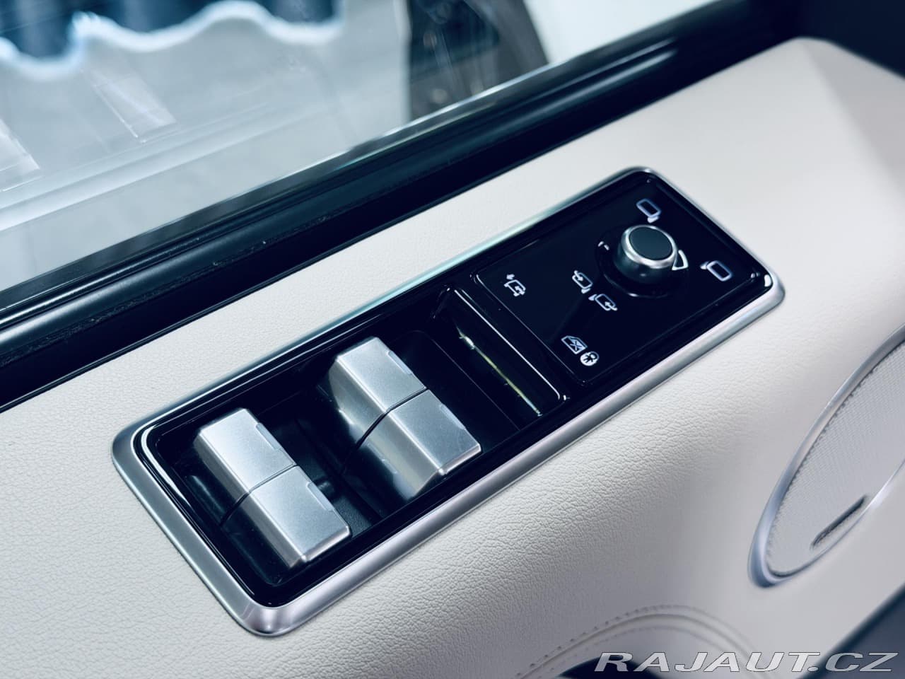 2019 Land Rover RANGE ROVER - 15