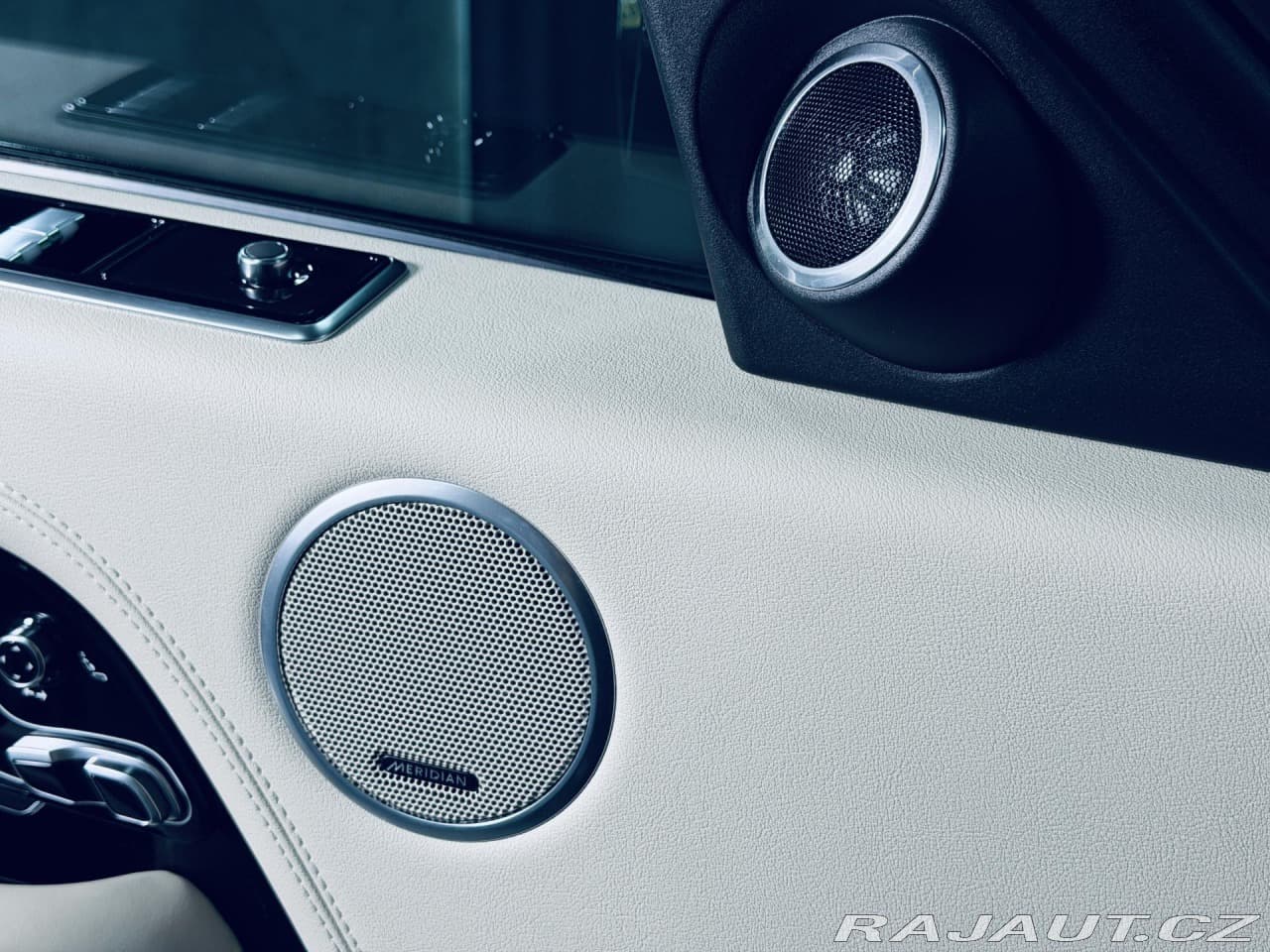 2019 Land Rover RANGE ROVER - 16