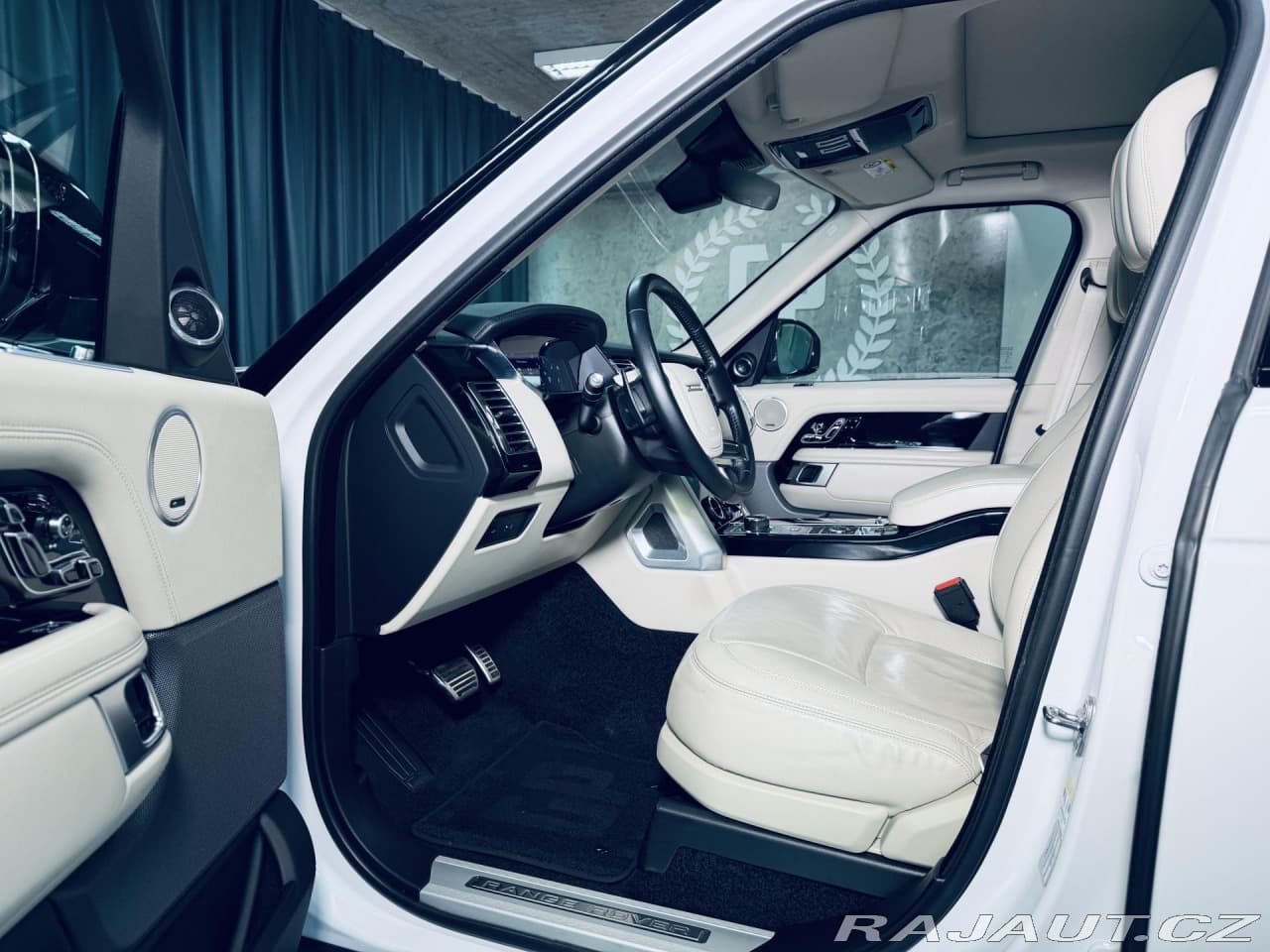 2019 Land Rover RANGE ROVER - 17
