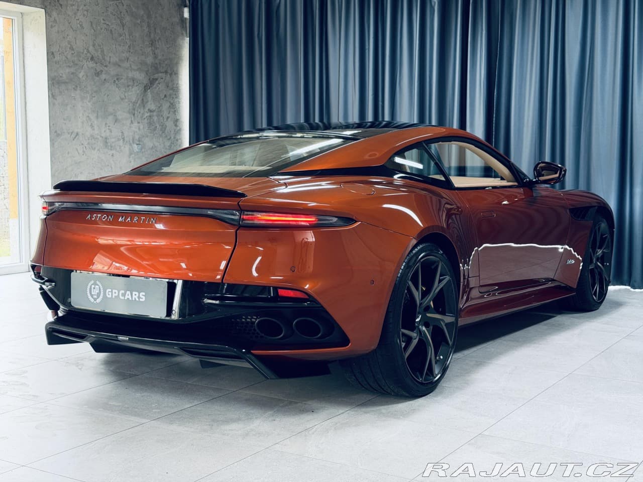 2019 Aston Martin DBS - 11