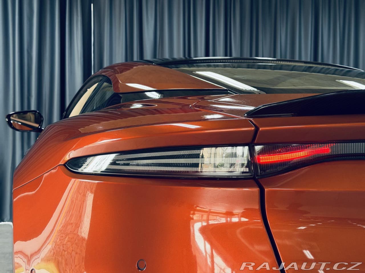 2019 Aston Martin DBS - 16