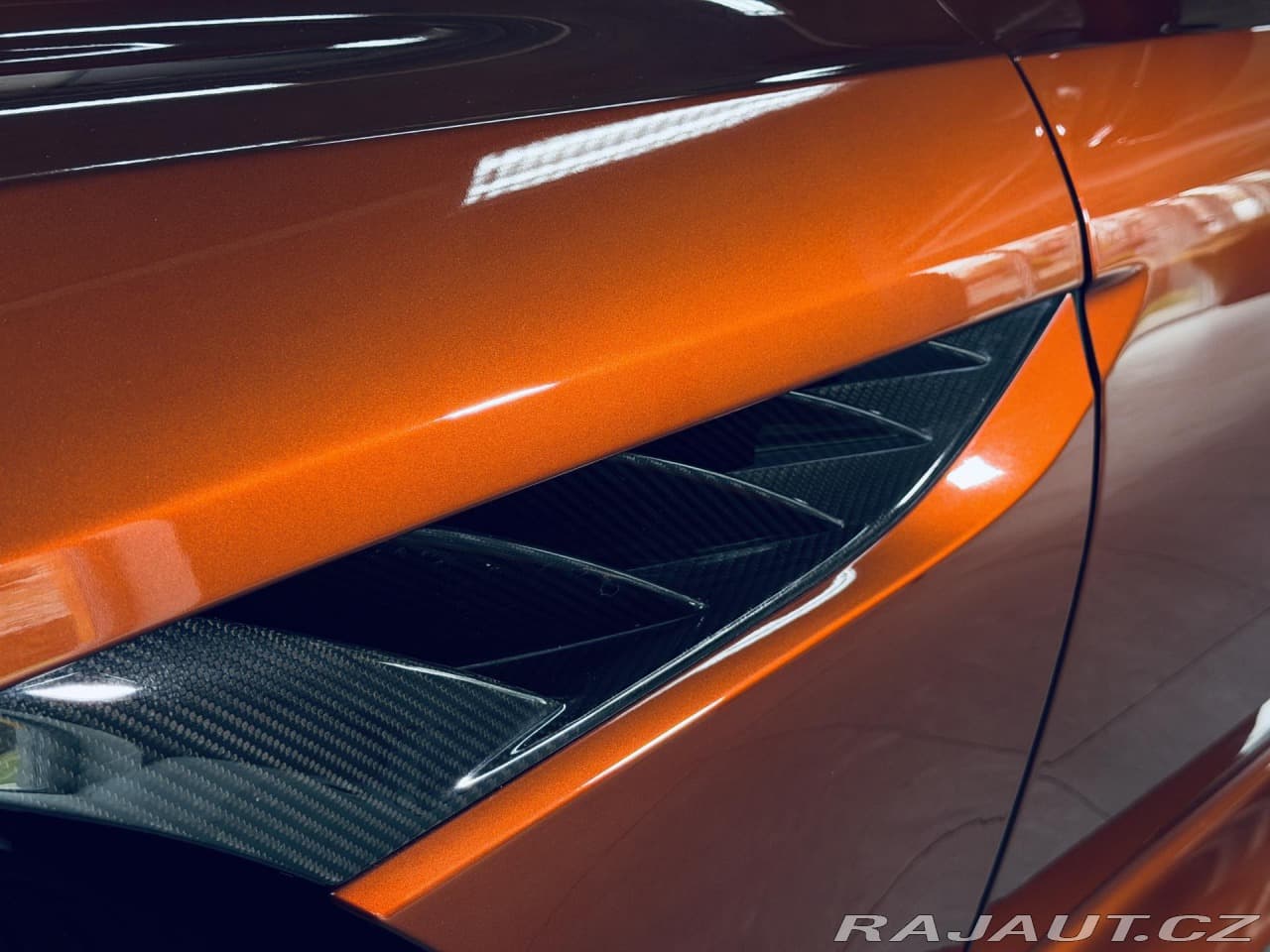 2019 Aston Martin DBS - 17